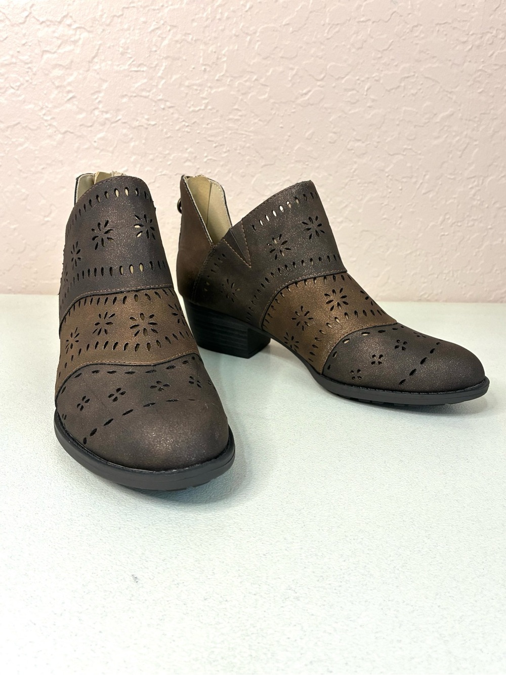 JBU Sylvie Vegan Leather Bootie Womens 7 Brown Floral Laser Cut Back Zip Logo